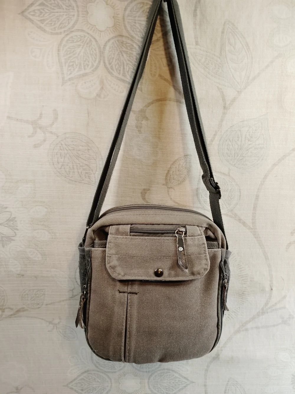 The Unbranded Brand neutral grey